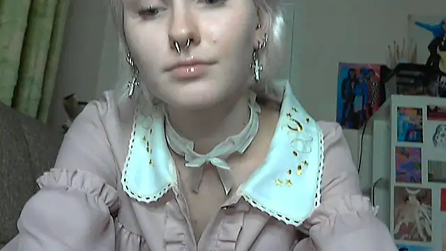 Snapshot of Paradoxy_ chatting on December 4, 2025, 9:12 pm Paradoxy online show from December 4, 2025, 9:12 pm