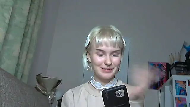 Snapshot of Paradoxy_ chatting on December 15, 2025, 8:13 pm Paradoxy online show from December 15, 2025, 8:13 pm