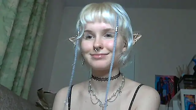 Snapshot of Paradoxy_ chatting on December 21, 2025, 8:38 pm Paradoxy online show from December 21, 2025, 8:38 pm