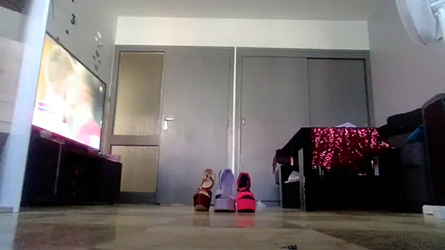 vanessadeesse online show from June 18, 2026, 5:06 pm