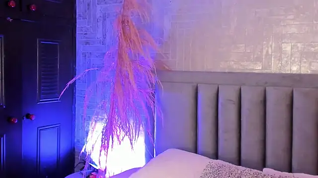 EmmaBlossom online show from November 27, 2025, 7:27 pm