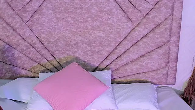 EmmaBlossom online show from January 14, 2026, 12:44 pm