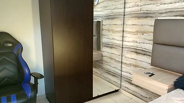 Lovers 21 online show from December 15, 2025, 3:33 am