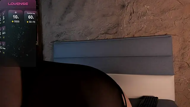 Snapshot of skarlet_miller_ chatting on October 4, 2025, 11:30 am skarlet miller online show from October 4, 2025, 11:30 am