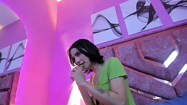 samantaa liov online show from November 7, 2025, 7:14 pm