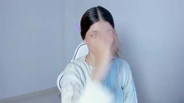 meridacute  online show from December 19, 2025, 11:12 pm