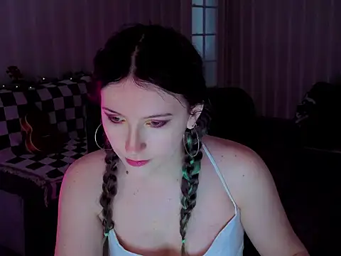 Snapshot of violet-siren-x chatting on May 15, 2026, 12:34 pm violet-siren-x online show from May 15, 2026, 12:34 pm