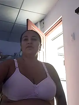 MEYBELLATINA online show from May 14, 2026, 9:54 pm