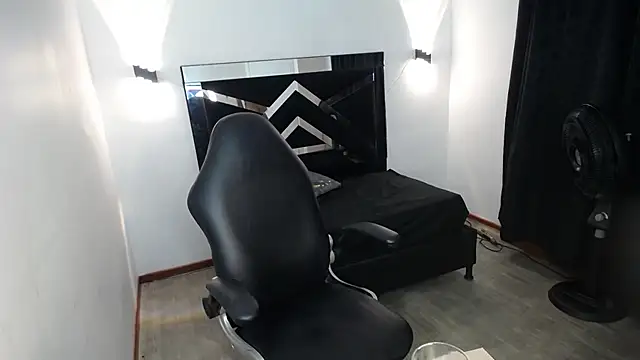 MarianaRojas  online show from March 14, 2026, 11:32 pm