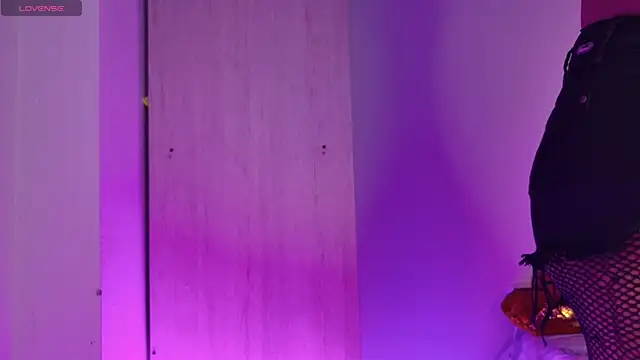 miamiller188 online show from November 6, 2025, 12:00 am