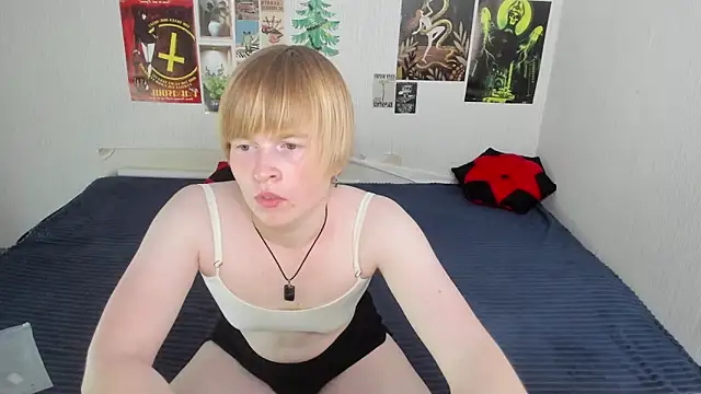 Snapshot of Cattie_w_ chatting on June 19, 2026, 1:10 am Cattie w online show from June 19, 2026, 1:10 am