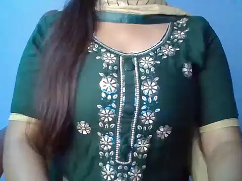 LOVELY SUKOON online show from October 13, 2025, 4:23 am