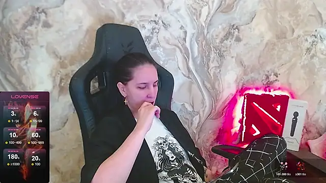 Irwi Tomboy online show from April 28, 2026, 12:10 pm