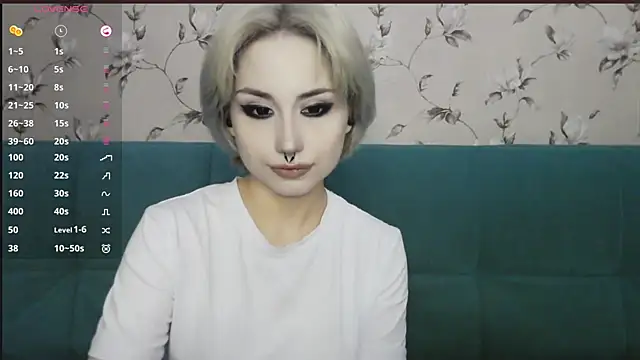 Snapshot of LeisaHopperstad chatting on July 3, 2026, 9:37 am LeisaHopperstad online show from July 3, 2026, 9:37 am