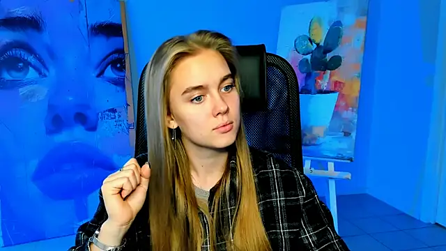 JuneWoods online show from October 12, 2025, 9:08 am