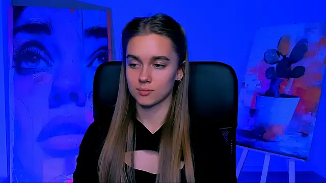 JuneWoods online show from December 5, 2025, 12:36 pm