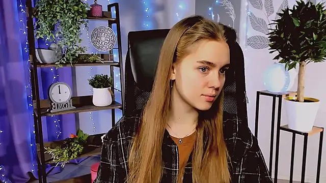 JuneWoods online show from December 17, 2025, 6:19 am