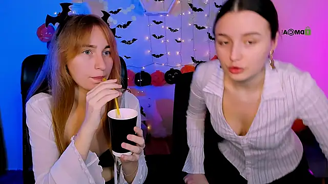 Snapshot of leslie_bird chatting on October 30, 2025, 11:11 am leslie bird online show from October 30, 2025, 11:11 am