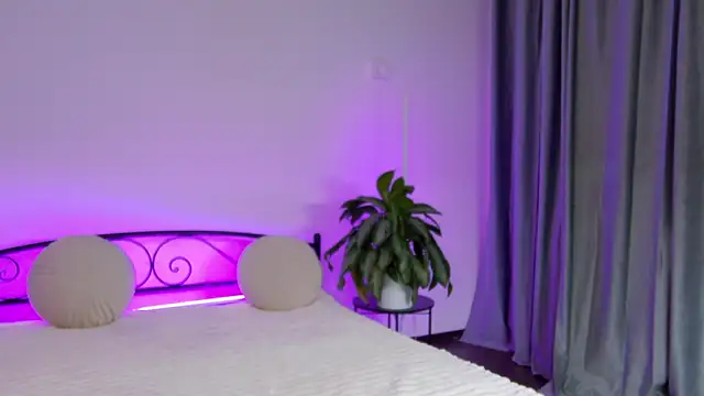 KariDollar online show from November 23, 2025, 2:06 pm