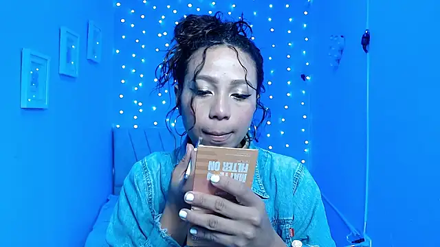 Snapshot of mIley_011 chatting on October 18, 2025, 1:12 pm mIley 011 online show from October 18, 2025, 1:12 pm