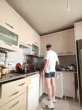 krerem online show from April 8, 2026, 1:55 pm