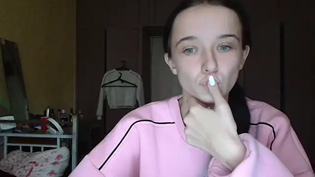 Emilia Light online show from October 7, 2025, 6:21 am