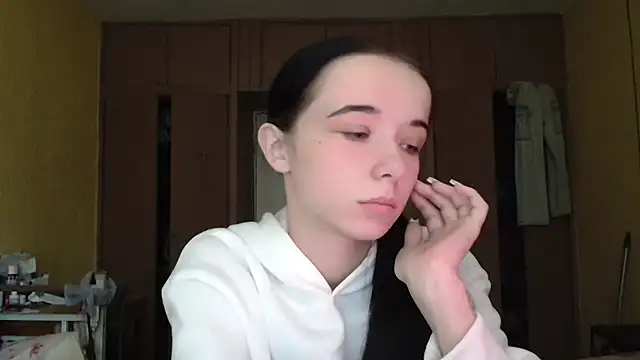 Emilia Light online show from October 20, 2025, 9:43 am