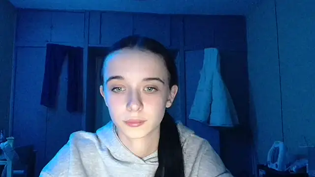 Emilia Light online show from December 20, 2025, 10:06 pm