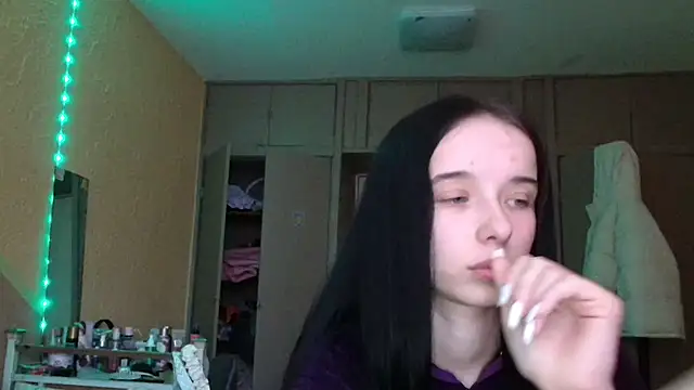 Emilia Light online show from January 17, 2026, 1:05 pm