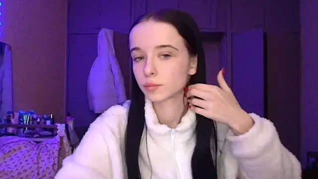 Emilia Light online show from February 10, 2026, 6:39 am