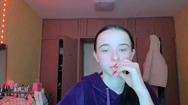 Emilia Light online show from March 2, 2026, 6:36 am