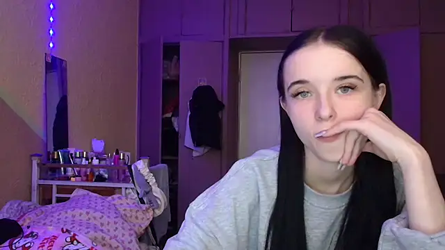 Emilia Light online show from March 27, 2026, 1:22 pm