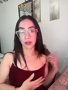 YaraDuartee online show from March 4, 2026, 9:54 pm