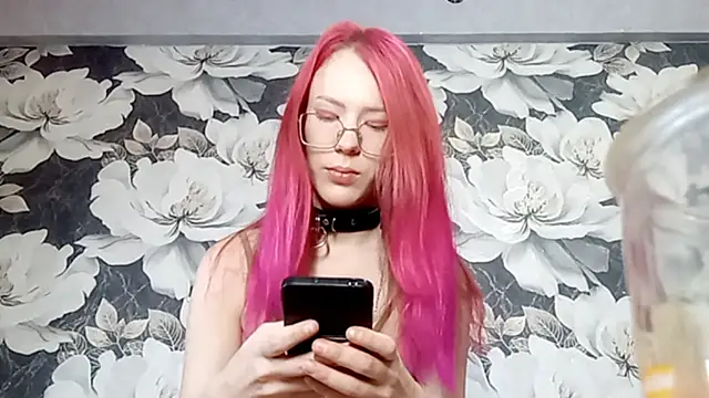 LiaCusson online show from October 7, 2025, 1:14 am