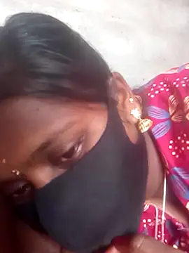 Tamil Hot Sandy online show from November 3, 2025, 8:04 am