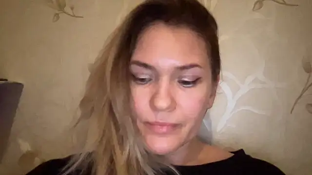 Snapshot of Milysoren chatting on February 1, 2026, 5:22 pm Milysoren online show from February 1, 2026, 5:22 pm