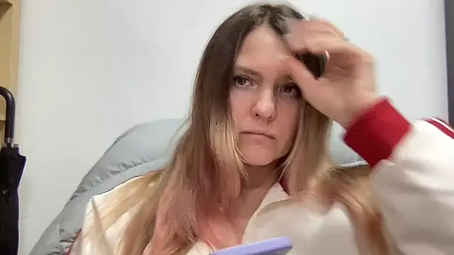 Snapshot of Milysoren chatting on March 3, 2026, 12:22 pm Milysoren online show from March 3, 2026, 12:22 pm