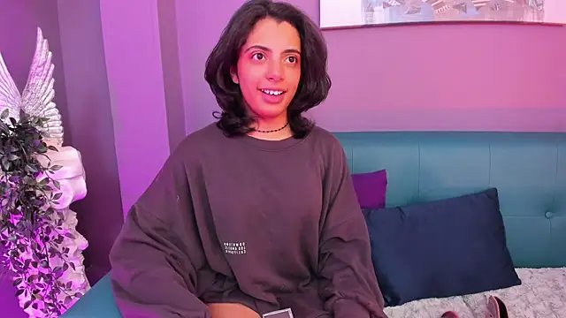 Snapshot of Alessiia__ chatting on November 18, 2025, 3:56 am Alessiia online show from November 18, 2025, 3:56 am