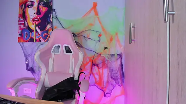 Athenea  fox online show from October 28, 2025, 11:47 am