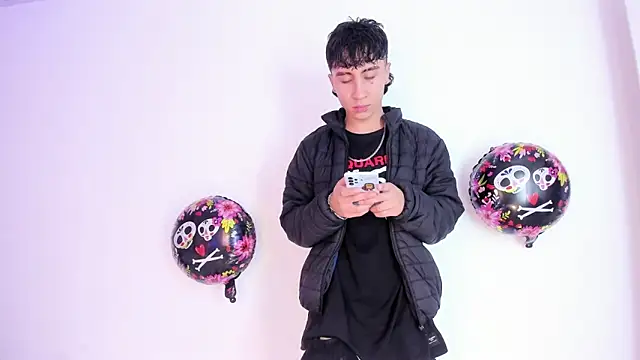 XaanderGrey online show from October 8, 2025, 7:11 pm