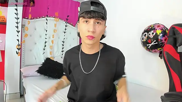 XaanderGrey online show from October 17, 2025, 7:27 pm