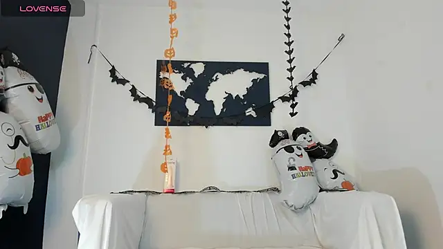 XaanderGrey online show from October 31, 2025, 11:11 am