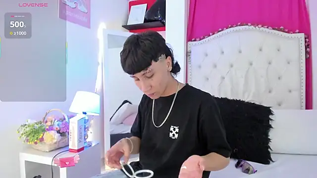 XaanderGrey online show from November 15, 2025, 8:27 pm