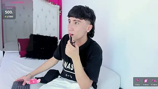 XaanderGrey online show from December 1, 2025, 7:19 pm