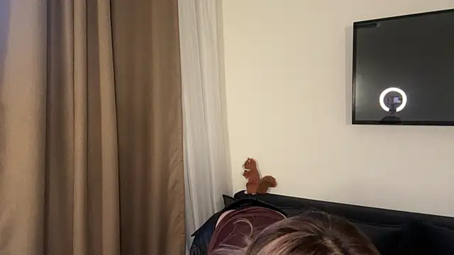 Ur neighbor Kira online show from March 28, 2026, 1:22 pm