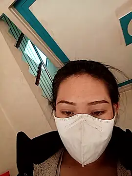 bree-zz online show from December 2, 2025, 1:44 am