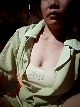 bree-zz online show from April 13, 2026, 10:48 pm