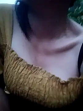 bree-zz online show from April 21, 2026, 10:34 pm