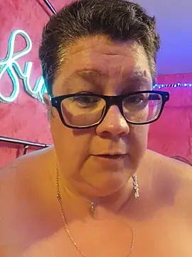 Snapshot of violentviolet68 chatting on June 11, 2026, 12:32 am violentviolet68 online show from June 11, 2026, 12:32 am