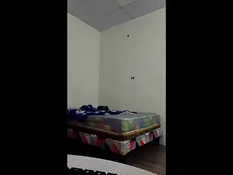 alejandro-18cm online show from December 3, 2025, 7:56 pm